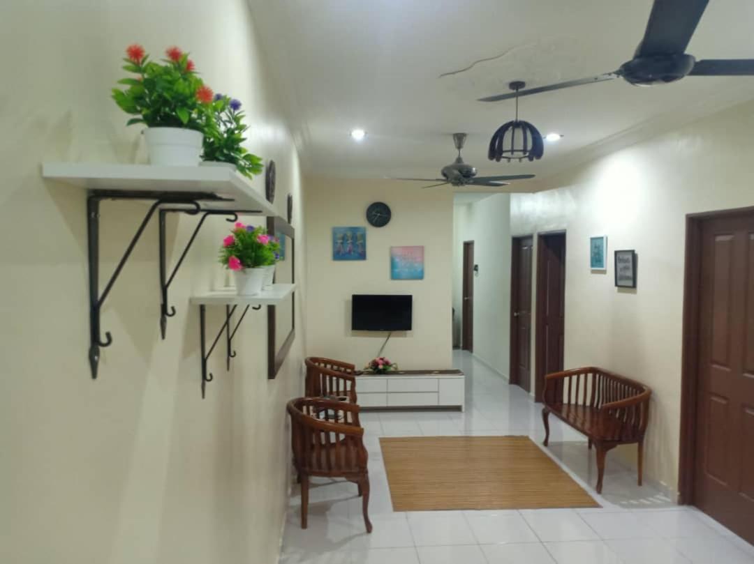 Kh Homestay Comfy N Calm Seri Manjung Exterior photo